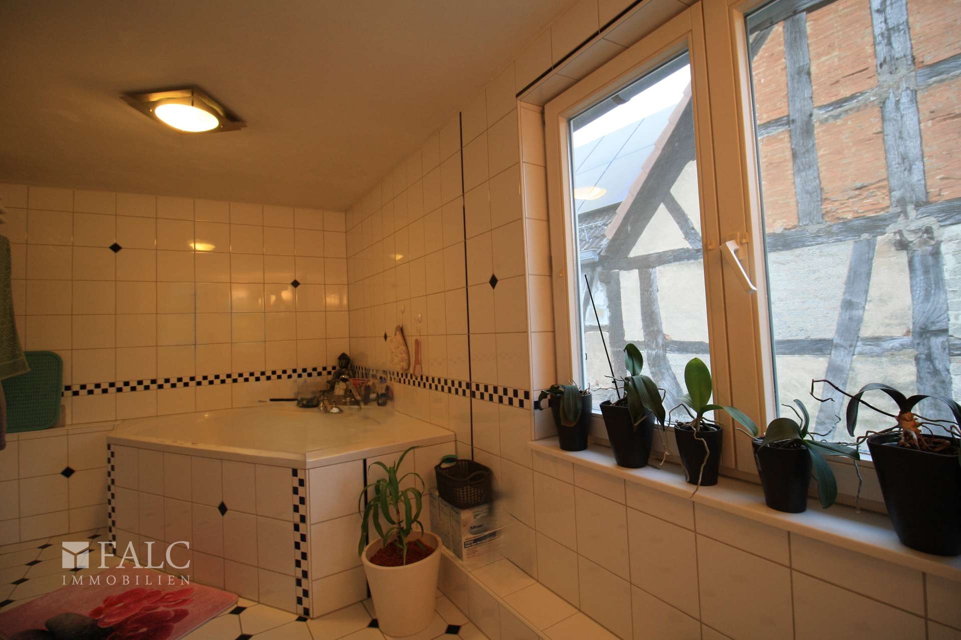 1. OG - Bad mit Eckbadewanne